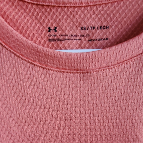 Women's XS loose fit Under Armour tshirt, Coral colored - Picture 3 of 3